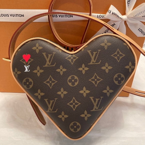 lv game on heart bag
